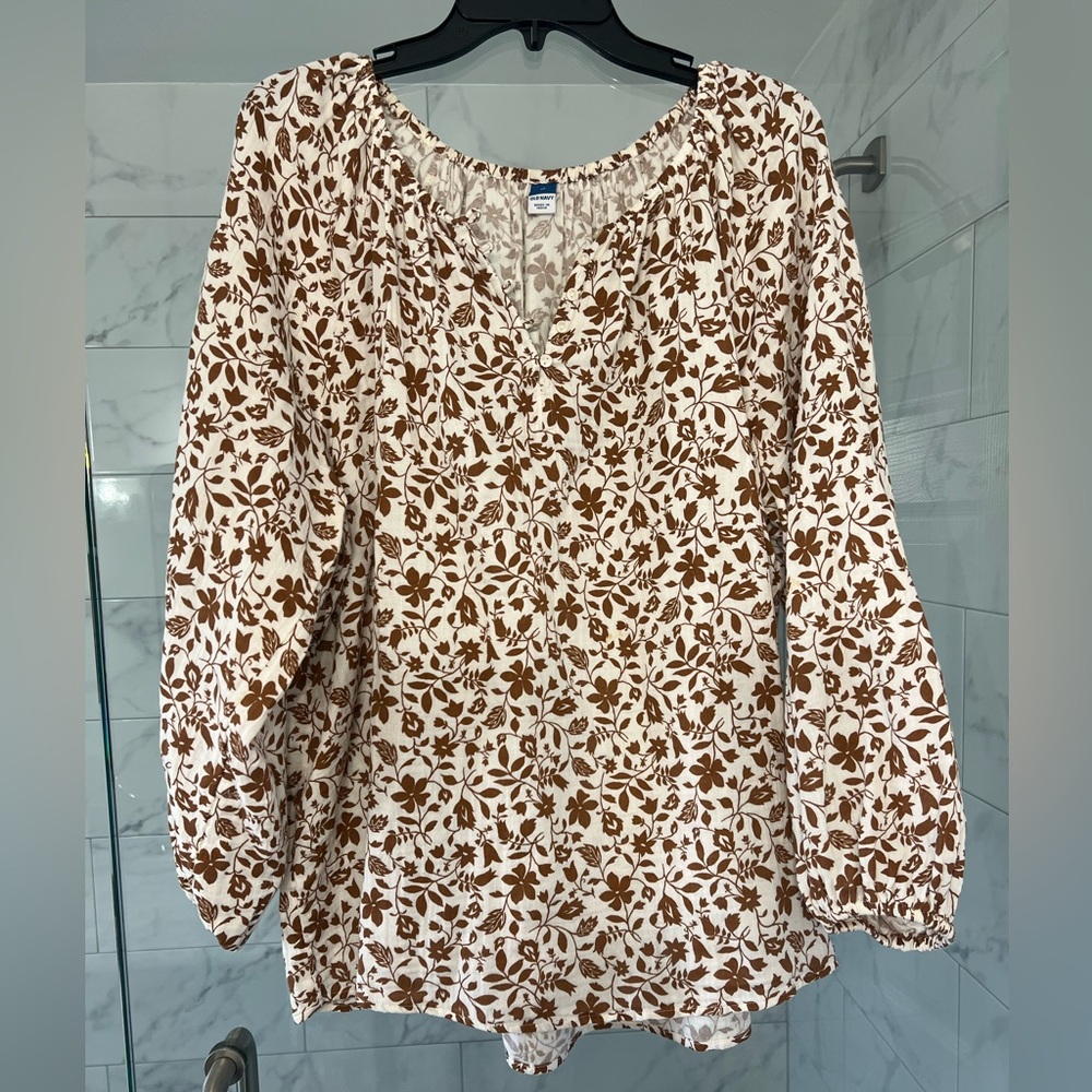 Old Navy Shirred Double-Weave blouse in brown floral.